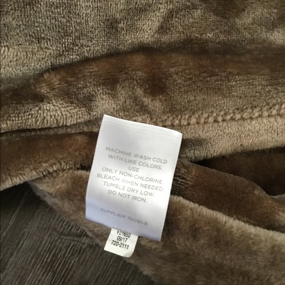 JC Penney brown polyester blanket - Picture 3 of 4